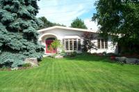 photo of California-style bungalow